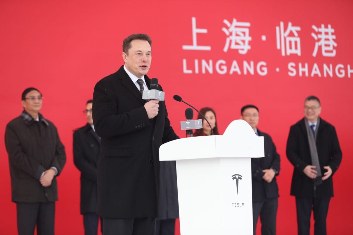 Der Tesla-Chef Elon Musk, hier bei einer Rede anlässlich der Grundsteinlegung der Gigafactory 3 in Shanghai (Bild: Tesla).
